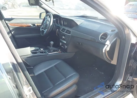 2013 Mercedes-Benz C 250 Sport из США, поврежденный, VIN WDDGF4HB4DR264632